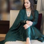 Trisha Instagram - 🦚👑 #PS1 Promotions Outfit: @soul__spectrum Jewellery: @kishandasjewellery Styled by @team___e Style team : @ekalakhani @malinikarthikeyan @themisvanessa @nivedidha_koliyot @nupur_p @arzoonagraik Photographed by @arunprasath_photography Makeup by @uspawar3 Hair by @rohini_hairstylist #PS1 #PonniyinSelvan #Trisha #TeamE