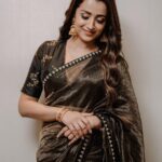 Trisha Instagram - 🖤👑 #PS1 Promotions Saree: @shimaijayachandra Blouse: @thebuttonthiefco Jewellery: @kishandasjewellery Styled by @team___e Style team : @ekalakhani @malinikarthikeyan @themisvanessa @nivedidha_koliyot @nupur_p @arzoonagraik Photographed by @anandudasphotography Makeup by @uspawar3 Hair by @rohini_hairstylist #PS1 #PonniyinSelvan #Trisha #TeamE