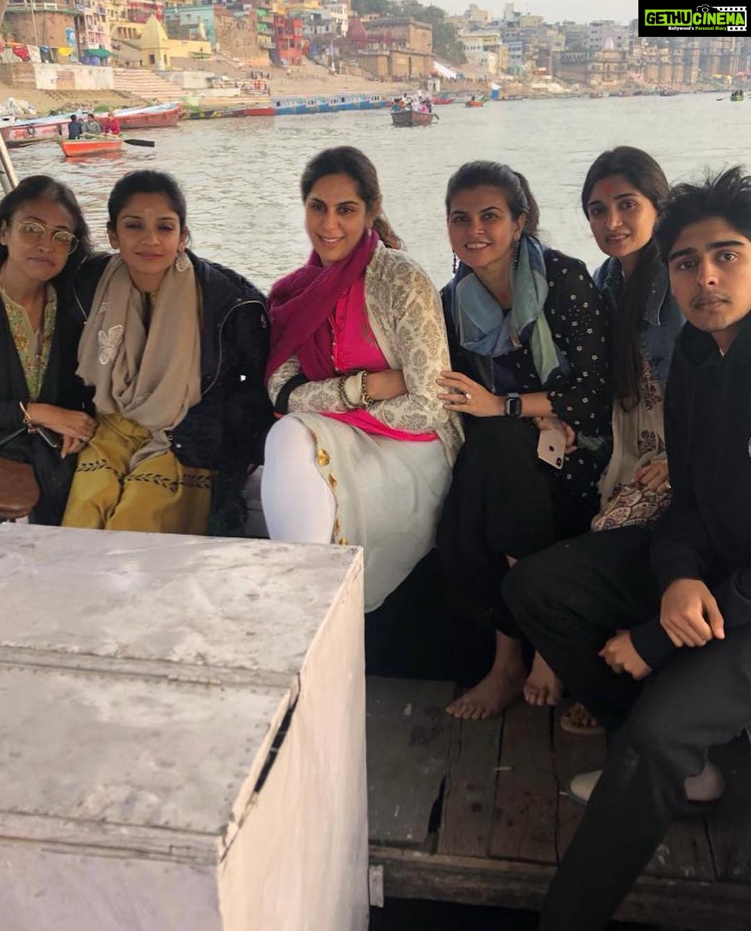 Upasana Kamineni Instagram - Spiritually cleansed, mentally elated ! ( donโt miss the videos ๐ ) The most phenomenal 24 hours ever - 6 Holy spots made me feel lighter, happier & rejuvenated. Love My Country, itโs people, itโs rich heritage & strong culture. KUMBH is an experience one should never miss ๐๐ผ came across life changing moments from the most unexpected people & situations. Jai Shiv Shambho ๐๐ผ @diabhupal @dhruvamehta1 @krishnahanda @mehasppatel @surilyg @sravanyaadityapittie @swamynathkorlapati Puneeth Roopesh #laxmitripathi ji & SWAMIJI ๐๐ผ- the best group ever #ramcharan #upasana Sangam Nagri, Prayag Raj Allahabad