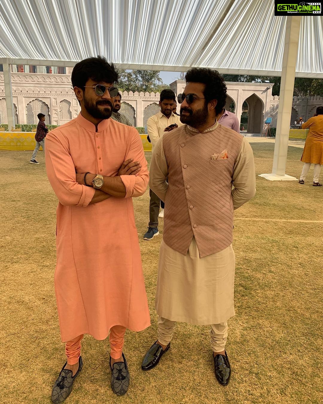 Upasana Kamineni Instagram - Pinkys! Sweetly co ordinated 😊! @jrntr #ramcharan #bangaramsaysss