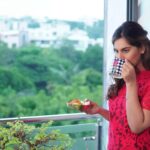 Upasana Kamineni Instagram - Chai, Samosa & Hyderabadi weather ! What could be better ❤️ #upasana