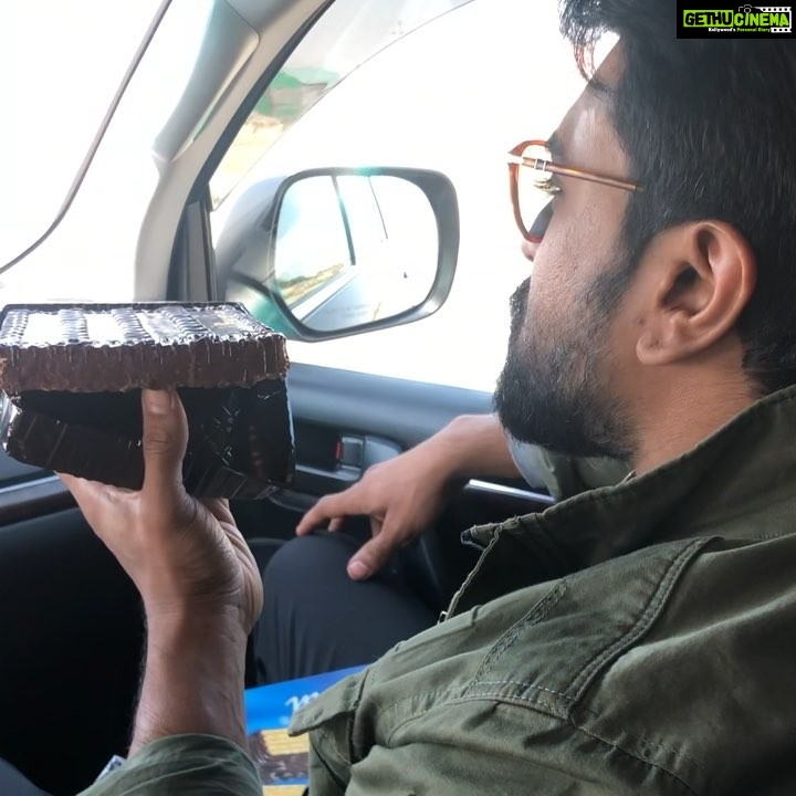 Upasana Kamineni Instagram - treat after a hard week ! #sunday So sweet Mr C β€οΈ Surrounded by cookies, wafers & chocolates in a supermarket ! Childhood #nostalgia - indulge ! IN LIMITS π πͺπ» pc: @anushpala #ramcharan #ramcharanfit @ramcharanfit Azerbaijan