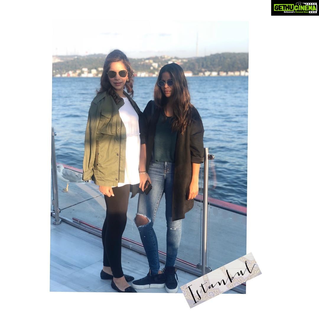 Upasana Kamineni Instagram - A melting pot of culture & traditions. The place where u feel - everyone is ONE ! A Church, A Mosque & A Hamam - all in one square. Energise ur body mind & soul . #healingsisters @anushpala #upasana Blue Mosque (Sultanahmet Camii)