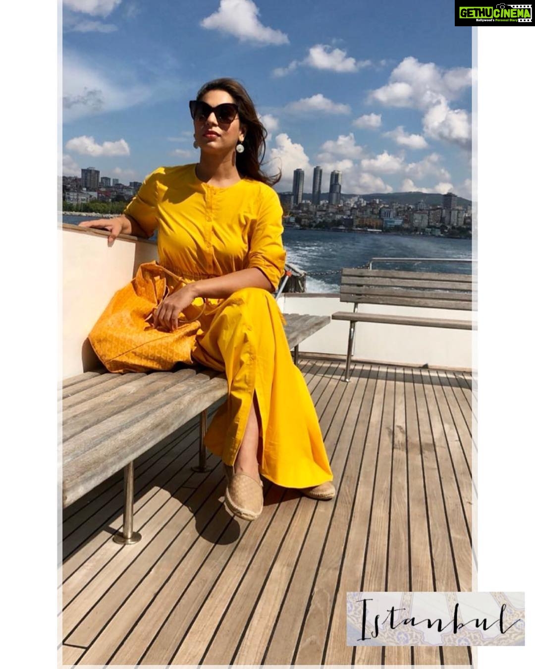 Upasana Kamineni Instagram - A melting pot of culture & traditions. The place where u feel - everyone is ONE ! A Church, A Mosque & A Hamam - all in one square. Energise ur body mind & soul . #healingsisters @anushpala #upasana Blue Mosque (Sultanahmet Camii)