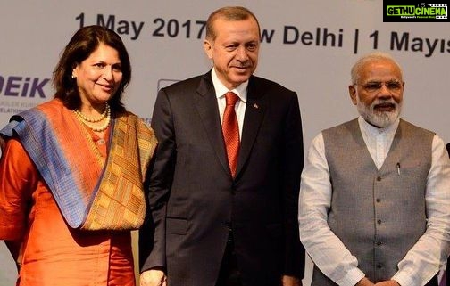 Upasana Kamineni Instagram - Dear mom @shobanakamineni congratulations on successfully completing ur yr as the 1st woman President CII. U have represented Indian industry when the world was going through dynamic change. Really proud of u .ur an inspiration to many. The Turkish President , The Prime Minister of Australia , The Prime Minister of India @narendramodi & the Prime Minister of Israel , The Prime Minister of Canada , The Indian Prime Minister & the British Prime Minister , The Prime Minister of Korea , The Prime Minister of Singapore , The Prime Minister of Portugal , Prince Charles , being honoured by the President of India @pranabmukherjeefoundation