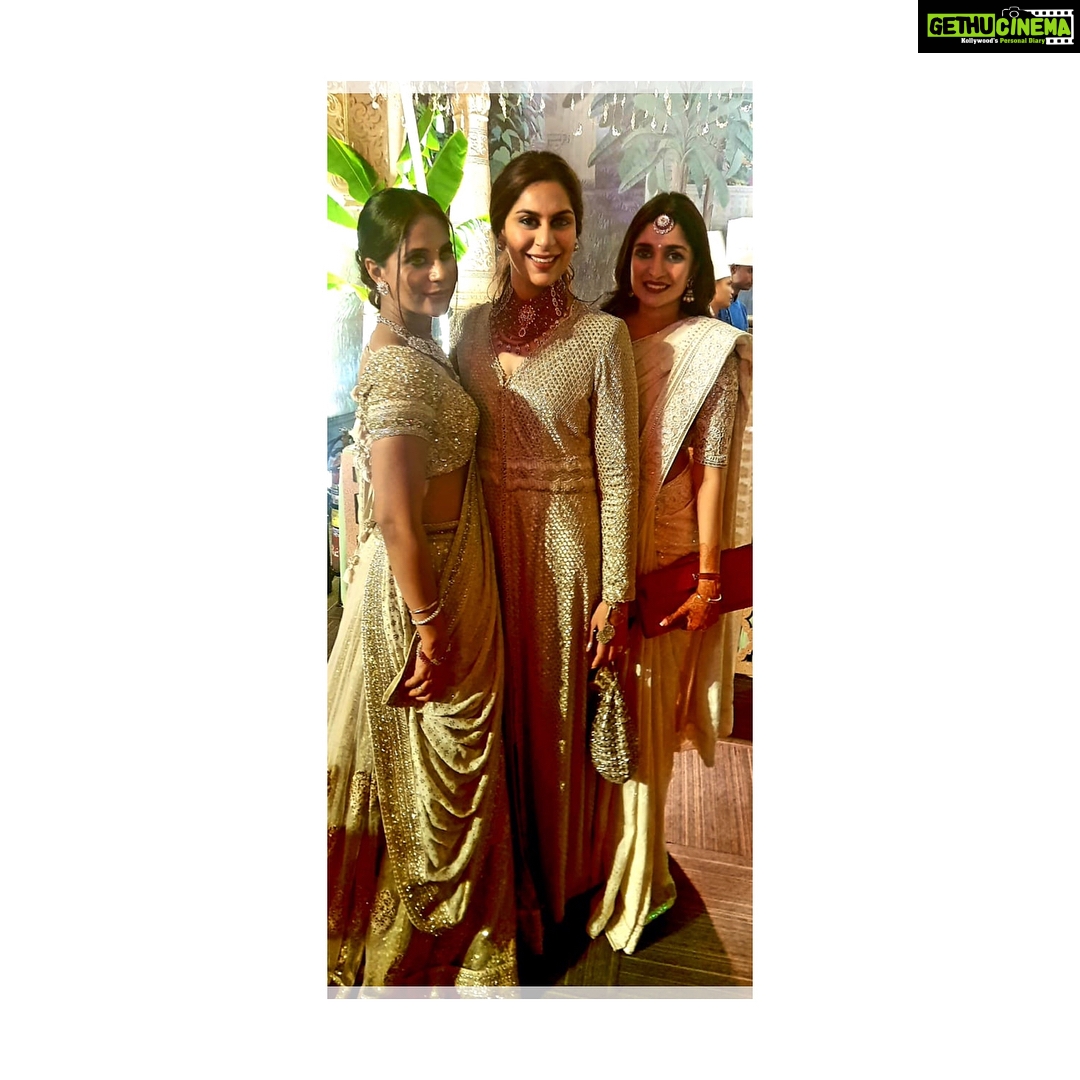 Upasana Kamineni Instagram - It’s all about #worklifebalance ! Work hard but also keep ur creativity alive. Create time to pursue ur hobby 😊 Preetha Pedama (my aunt ) conceptualised @anindith penlikoduku function with @decorbydinaz keeping all the traditions & modern influences in mind. Flowers, decor & art are her passion . #PreethaReddy - (VC @theapollohospitals , is ranked amongst the top 50 influential women in Asia @forbes Very few people know that she graduated from @kalakshetra.foundation academy & was a student of #rukminideviarundale Dinaz aunty’s @dinaznoria ❤️work is also completely passion driven - that’s why she always creates magic - from our engagement , wedding to #bababarbie she has always been innovative and creative. Preetha Pedama & Dinaz aunty conceptualised #ramcharan wedding too, in our farm house. Check out the pic in the end - it’s timeless 🙏🏼❤️