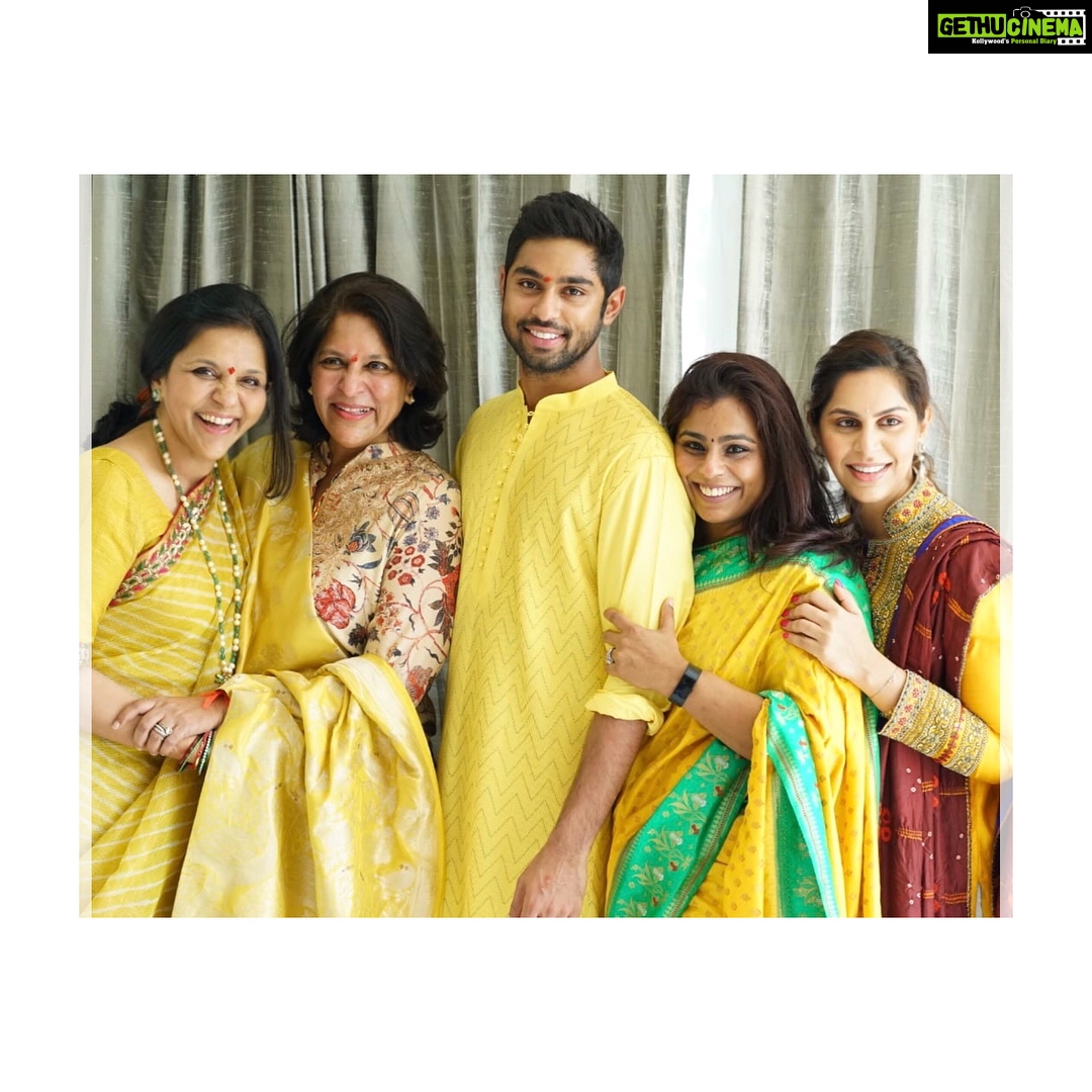 Upasana Kamineni Instagram - Traditions start with traditional colours - @anamikakhanna.in the brightest way to start wedding festivities 🌞🌝🌼 As kids my grand mom suggested we wear the following clothing Monday - yellow or cream Tuesday - pink Wednesday - green Thursday - orange Friday - blue Saturday - dark purple / blue Sunday - red Somehow we hardly wore black as kids or to any pujas or festivities. #upasana #bababarbie