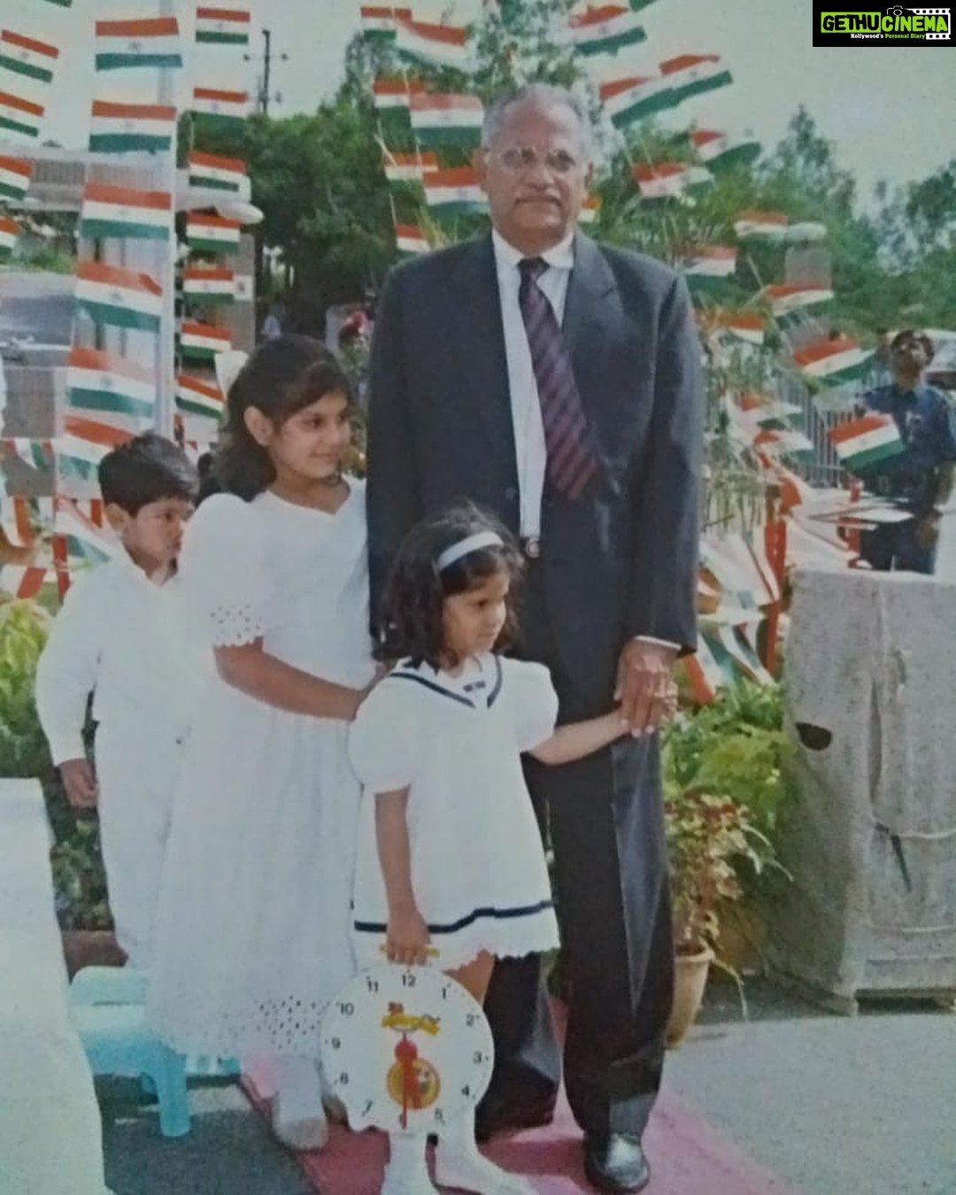 Upasana Kamineni Instagram - #throwbackthursday always special being around thatha 😘❤️. Everyday ( even now ) we are asked - “what good thing did u do today ? “ - this question has made life so amazing & worthwhile😊. Life lesson : Have gratitude, Give back & serve unconditionally 🙏🏼 @anushpala @anindith @theapollohospitals #upasana Apollo Health City