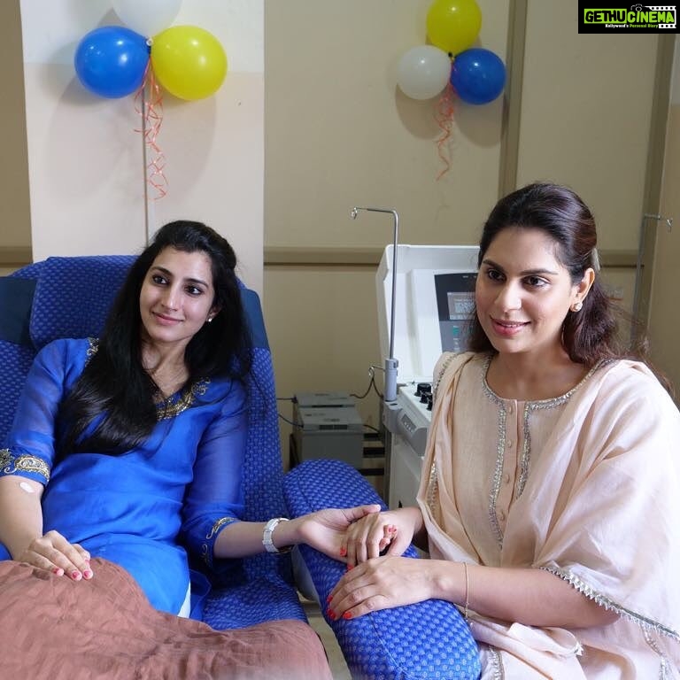 Upasana Kamineni Instagram - Bhramani & I spent a heartwarming afternoon donating blood. Bhramani says If you begin donating blood at age 18 and donate every 90 days until you reach 60, you would have potentially helped save more than 500 lives! #foodforthought #donateblood - it’s a very powerful & satisfying thing to do. #upasana #bhramani