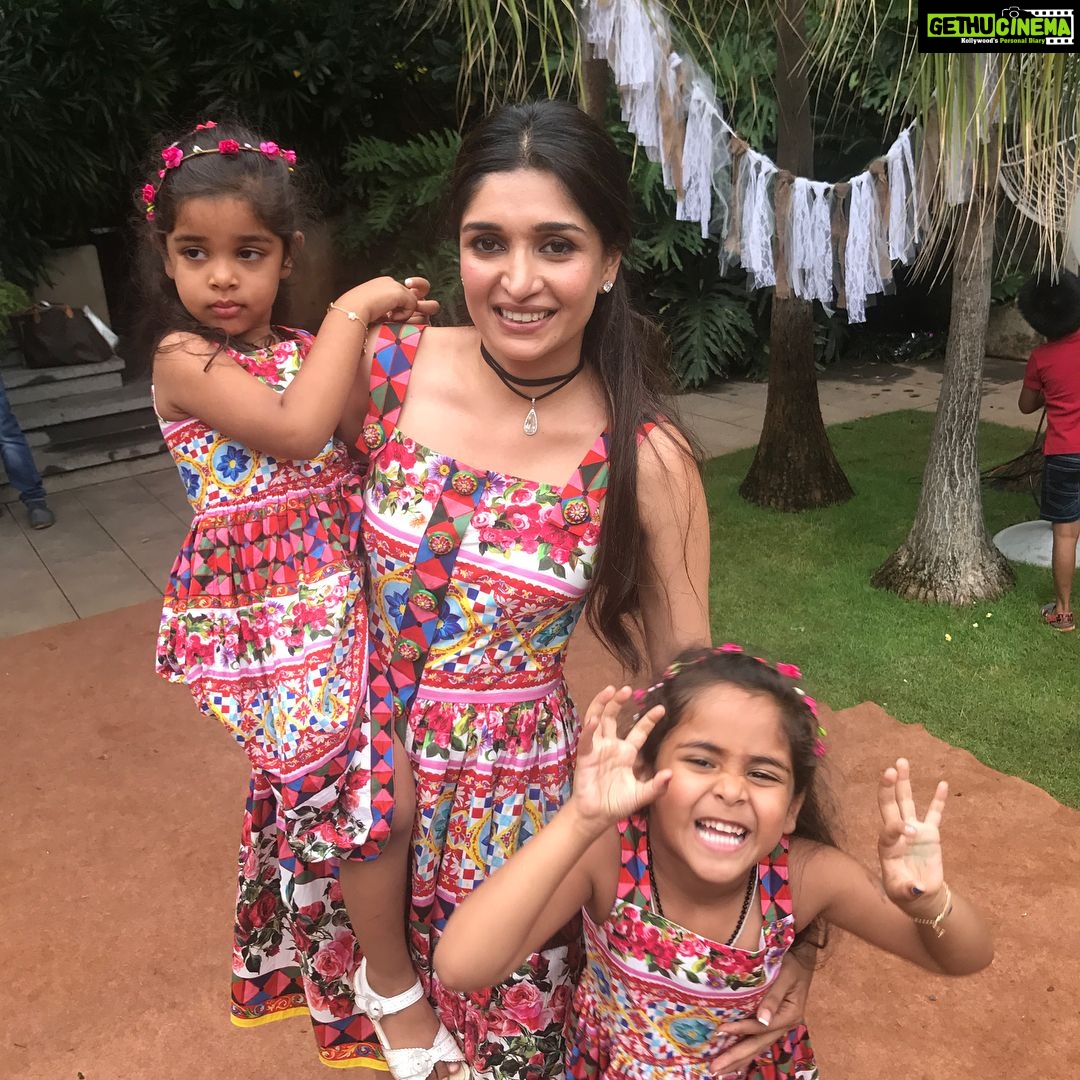 Upasana Kamineni Instagram - @diabhupal amazing mom, amazing artist & amazing friend @namratashirodkar 😘. " she's married to my brother @krishnarbhupal 😁😁" happy b day Tara & Arya 🎂🎂 my lovely nieces. 😘😘
