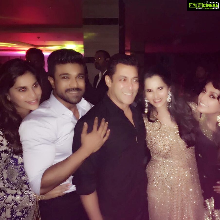 Upasana Kamineni Instagram - Last night was about appreciating each other's fabulous fitness routines ! from #ramcharan to #Salmankhan to @mirzasaniar 😘❤️ & #humaqureshi .hard work really pays off. Cheers to ur Fittness goals. Pic credits - @diabhupal 😘😘😘 who is also super fit.