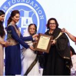 Upasana Kamineni Instagram - #Throwback honouring superwoman Helen khan - with Pratibha Patil ji at the Urja foundation in Pune - started by Mrs.Usha Kakade. #ThrowbackThursday #superwomen #womenstrength #empowerwomen #bollywood Pune, Maharashtra
