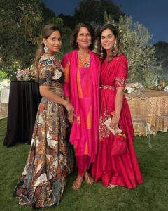 Upasana Kamineni Instagram - Diwali 🪔 photo dump 🤩🤗 Thank you all for making my life so special. Thank u @prathyushagarimellaofficial @zebahassan @anmoljewellers