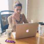 Upasana Kamineni Instagram - Reality ! That’s me reading sam’s articles on nutrition for @urlife.co.in & feeling guilty as hell. In my defence : Healthy living is a journey, it doesn’t happen overnight. 😉 @samantharuthprabhuoffl Inspired by ur approach towards a plant based diet will get there someday. #vegan Apollo Health City