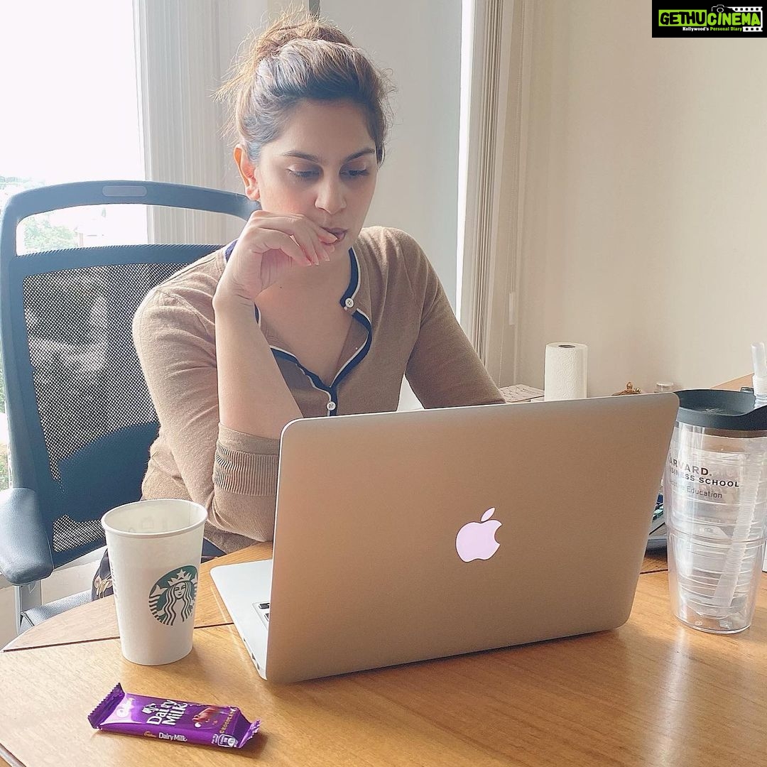 Upasana Kamineni Instagram - Reality ! That’s me reading sam’s articles on nutrition for @urlife.co.in & feeling guilty as hell. In my defence : Healthy living is a journey, it doesn’t happen overnight. 😉 @samantharuthprabhuoffl Inspired by ur approach towards a plant based diet will get there someday. #vegan Apollo Health City