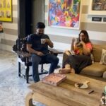 Upasana Kamineni Instagram - My man is a REAL MAN who believes in an equal relationship 👌👍🏼. Women are not glorified maids anymore. Communication strengthens any relationship. Be sensitive about ur partners feelings. Go to link in bio to heal ur relationship. @alwaysramcharan @urlife.co.in #betherealman