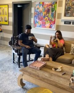Upasana Kamineni Instagram - My man is a REAL MAN who believes in an equal relationship 👌👍🏼. Women are not glorified maids anymore. Communication strengthens any relationship. Be sensitive about ur partners feelings. Go to link in bio to heal ur relationship. @alwaysramcharan @urlife.co.in #betherealman