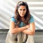 Upasana Kamineni Instagram - Looks so easy but so tough to sit in this position for loads of people living in the city. Can u sit in the Indian toilet position for 5 min ? Remember ur full foot 🦶 has to be on the ground. By may 3rd i want to be able to do it ! #quarantinegoal Go to link in bio to read the health benefits of sitting in this position. @urlife.co.in