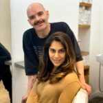 Upasana Kamineni Instagram - Fuss free golden shiny healthy hair is what everyone desires. Trying my best to achieve it like everyone else ! Men & women must shampoo their hair every day shampoo followed by conditioner a cut every 6 weeks is ideal- but I think 10 weeks is good for women. serums & hair products can weigh the hair down making it look flat. use on the ends only Lighter color on top gives u the look of more voluminous hair Colour / bleach doesn’t damage ur hair if u use the right product , the right technique and keep it for the right amount of time. #haircare @rod.anker Rod Anker