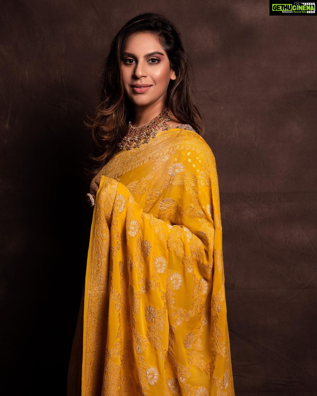 Upasana Kamineni Instagram - In a world full of trends, I want to remain a classic ! Trying my best to get comfortable in a saree 😊 & embrace hand woven garments that have a beautiful story behind them like - @real_weaverstory @tanghavri @karishmashaikhh @real_weaverstory @krsalajewellery @zebahassan @rohan.foto #upasana