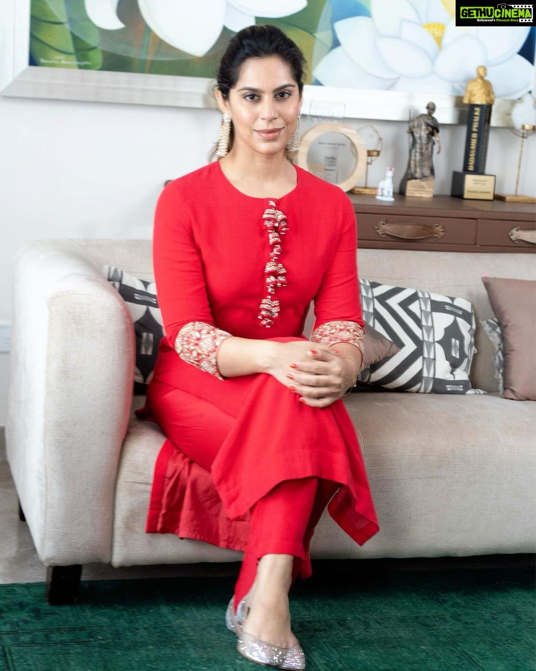 Upasana Kamineni Instagram - This is what I love - Looks that can transition in less than 5 min from Office to Occasion wear & vice versa. @tanghavri @karishmashaikhh @rohan.foto @faabiianaofficial #upasana