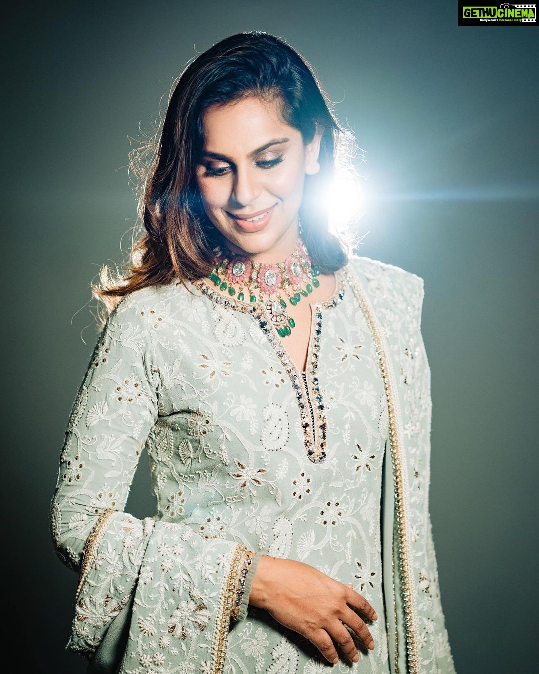 Upasana Kamineni Instagram - The strongest action for a woman is to LOVE HERSELF, BE HERSELF & SHINE AMONGST THOSE WHO NEVER BELIEVED SHE COULD. bring light into your life, strengthen your souls and let prosperity & positivity flow in abundance. #happydiwali @tanghavri @karishmashaikhh @houseofkotwara @krsalajewellery @sandysartistry @kamalkirang @niranjanajawahar