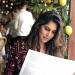Upasana Kamineni Instagram - My relationship status with food depends on my mood ! That needs to change ! Food is medicine & too much or too little isn’t great - it needs to be just right ( customised to ur body’s needs ) . Sharing what I follow on vacay : Avoid carbs as much as possible Get as much sleep as possible ( try 12 hours - it will almost be like intermittent fasting 😉) Walk as much as possible - no public transport Think about @mariekondo before U shop I prefer shorter holidays than long ones so it’s bk to work Tom for me ! 6 am - rise & shine London, United Kingdom