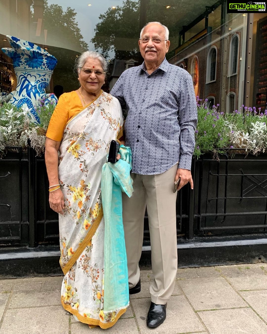 Upasana Kamineni Instagram - Memorable Moments to be Cherished forever ! #London diaries with Thatha & Amama. Loveeeeeeeeeee u loaddddsssssss❤️❤️❤️❤️❤️❤️❤️❤️❤️❤️❤️❤️❤️ Nostalgic ! Feels like I’m bk in college. London, United Kingdom