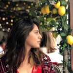 Upasana Kamineni Instagram - My relationship status with food depends on my mood ! That needs to change ! Food is medicine & too much or too little isn’t great - it needs to be just right ( customised to ur body’s needs ) . Sharing what I follow on vacay : Avoid carbs as much as possible Get as much sleep as possible ( try 12 hours - it will almost be like intermittent fasting 😉) Walk as much as possible - no public transport Think about @mariekondo before U shop I prefer shorter holidays than long ones so it’s bk to work Tom for me ! 6 am - rise & shine London, United Kingdom