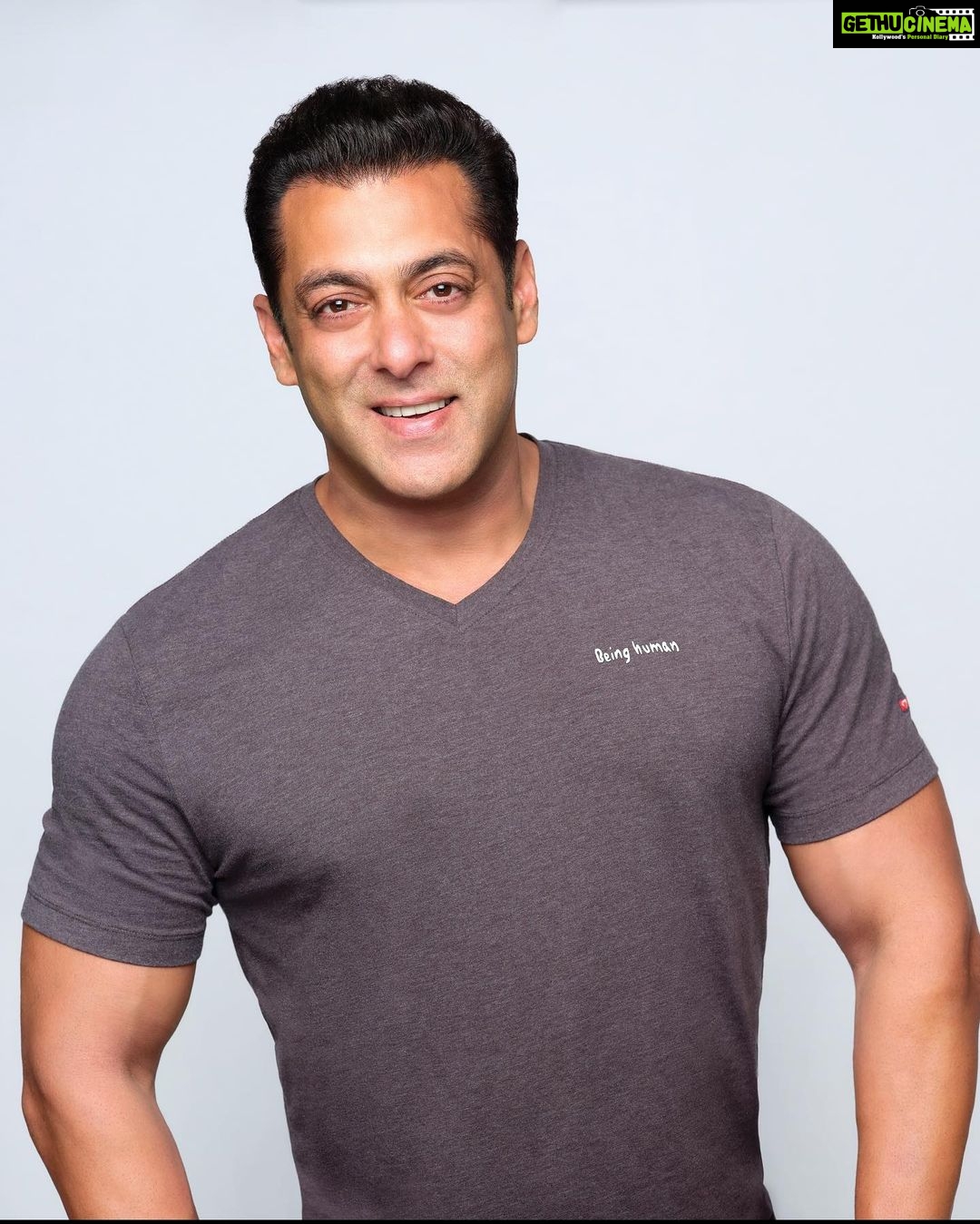 Upasana Kamineni Instagram - A big thank you for making this cover soooo special šš¼@beingsalmankhan I was sooooo nervous - Salman Bhaiās charm, humble nature & relaxed attitude really helped ease things out. Hereās an insight into Bhaiās diet, fitness, lifestyle & people management skills. On stands now ! #bpositive thanks a billion Mr C couldnāt have done it without u. He helped me prep, coached me and built my confidence to do this interview. Thank you. ā¤ļø My first time working with Dabboo Ratnani @dabbooratnani - truly professional & kind. His speed & style is unmatchable. Thanks so much. Rakesh Udiyar @rakeshudiyar thank you so much for co ordinating this interview. Thanks to u people can realise the crazy effort & dedication that goes into being Salman Khan. Letās do our bit to make the world fitter together šŖš» #ramcharan #salmankhan #beinghuman #bharat URLife