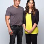 Upasana Kamineni Instagram - A big thank you for making this cover soooo special 🙏🏼@beingsalmankhan I was sooooo nervous - Salman Bhai’s charm, humble nature & relaxed attitude really helped ease things out. Here’s an insight into Bhai’s diet, fitness, lifestyle & people management skills. On stands now ! #bpositive thanks a billion Mr C couldn’t have done it without u. He helped me prep, coached me and built my confidence to do this interview. Thank you. ❤️ My first time working with Dabboo Ratnani @dabbooratnani - truly professional & kind. His speed & style is unmatchable. Thanks so much. Rakesh Udiyar @rakeshudiyar thank you so much for co ordinating this interview. Thanks to u people can realise the crazy effort & dedication that goes into being Salman Khan. Let’s do our bit to make the world fitter together 💪🏻 #ramcharan #salmankhan #beinghuman #bharat URLife