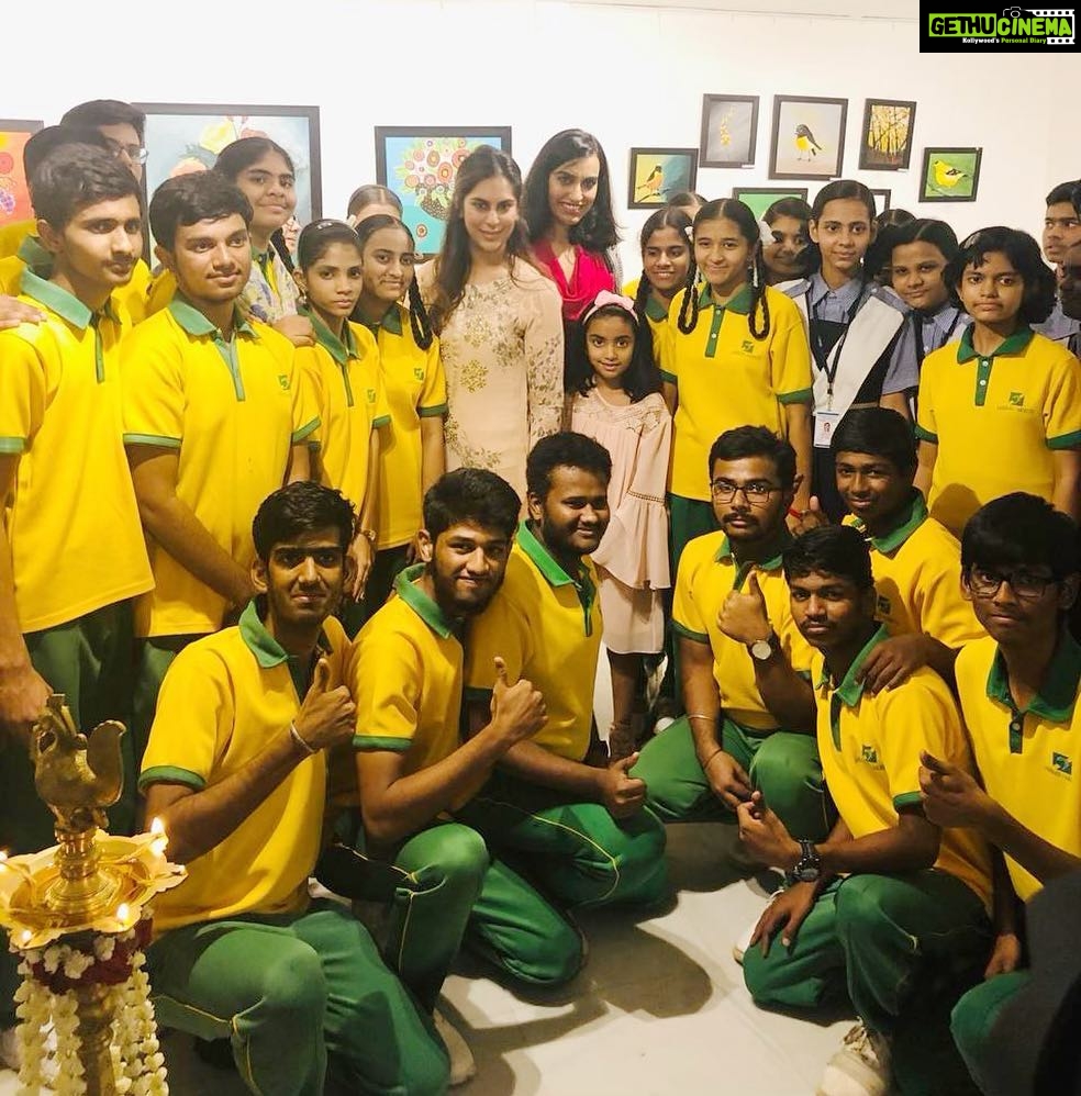 Upasana Kamineni Instagram - Education is not only about books & classrooms, It’s about learning from every day experiences & expressing urself through different art forms. The kids @ashrayakruti Foundation ( for the hearing impaired ) & @shrishti.art broke boundaries of regular education. Love such events ❤️ this is art that makes sense ! #worldhearingday #ramcharan #upasana Shrishti Art Gallery