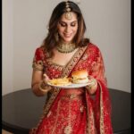 Upasana Kamineni Instagram - BRIDES should be BEAUTIFUL, BRIMMING WITH ENERGY & ENJOY BURGERS BEFORE THEIR BIG DAY ! 😉😛😋 Don’t go on a crash diet - it will mAke u a lifeless cranky BRIDEZILLA ! ! 😮🧟‍♀️ enjoy ur big day . It’s all about u. cherish these memories forever ! Thanks team @taruntahiliani @kishandasjewellery @sandysartistry @eshaangirri #upasana #ramcharan #upasana Tarun Tahiliani