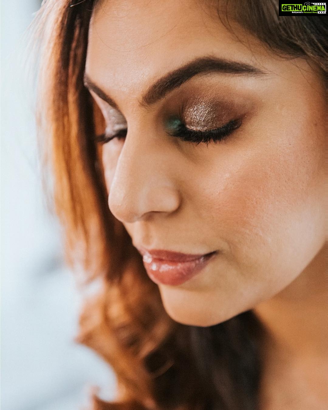 Upasana Kamineni Instagram - In life’s journey - u choose whether to live with ur eyes wide open or shut ! Extra awareness can make u : cautious, over smart & may lead to stress. Total disregard can make u : Careless, where u feel dumb & used. balance is essential ! But how do we strike it ???? #mondaymornings #findingbalance #upasana #ramcharan