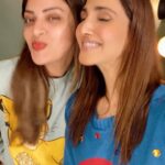 Vaani Kapoor Instagram - So much ❤️ for this girl !!! Never a dull moment with you my Anush..you deserve all things happy..🎂☀️🤗😘❤️♾ #birthdaygirl #mygoofybetterhalf