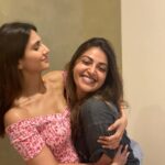 Vaani Kapoor Instagram - So much ❤️ for this girl !!! Never a dull moment with you my Anush..you deserve all things happy..🎂☀️🤗😘❤️♾ #birthdaygirl #mygoofybetterhalf