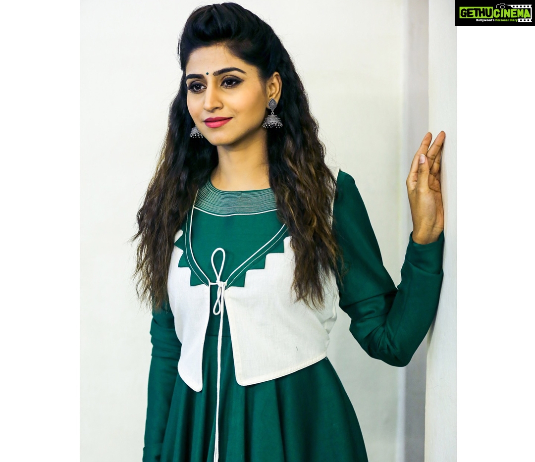 Varshini Sounderajan Instagram - For #dhee10 tonight #etv Costume @divya_varun_official Styling @dhiyuu PC @sandeepgudalaphotography