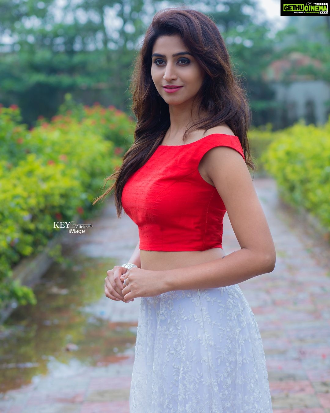 Varshini Sounderajan Instagram - Wearing @rakhihills for @picknhook event at #eluru Costume accessories n styling @rakhihills Footwear @zara PC @chinthuu1132 Eluru