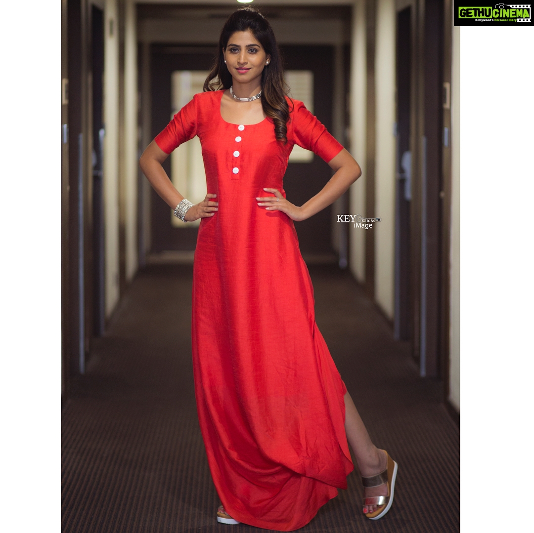 Varshini Sounderajan Instagram - Wearing @rakhihills for an event @picknhook in #Vizag Costume accessories n styling @rakhihills Footwear @zara PC @chinthuu1132