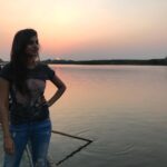 Varshini Sounderajan Instagram – #Godavari #sunset #shoottime #pelligola #webseries #annapurnastudios #VIU
PC @anilkalyan