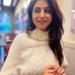 Varshini Sounderajan Instagram – Stay warm and cozy inside and out. 

#varshini #cozy #rain