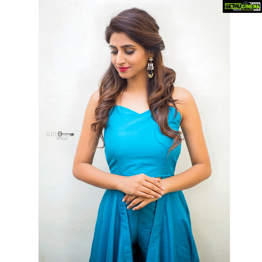 Varshini Sounderajan Instagram - For #Dhee10 tonight in #etv Costume @divya_varun_official Styling @dhiyuu PC @chinthuu1132