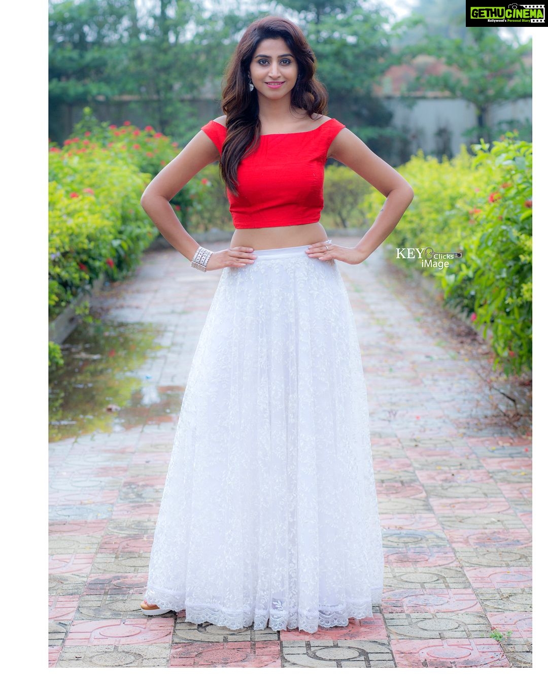 Varshini Sounderajan Instagram - Wearing @rakhihills for @picknhook event at #eluru Costume accessories n styling @rakhihills Footwear @zara PC @chinthuu1132 Eluru