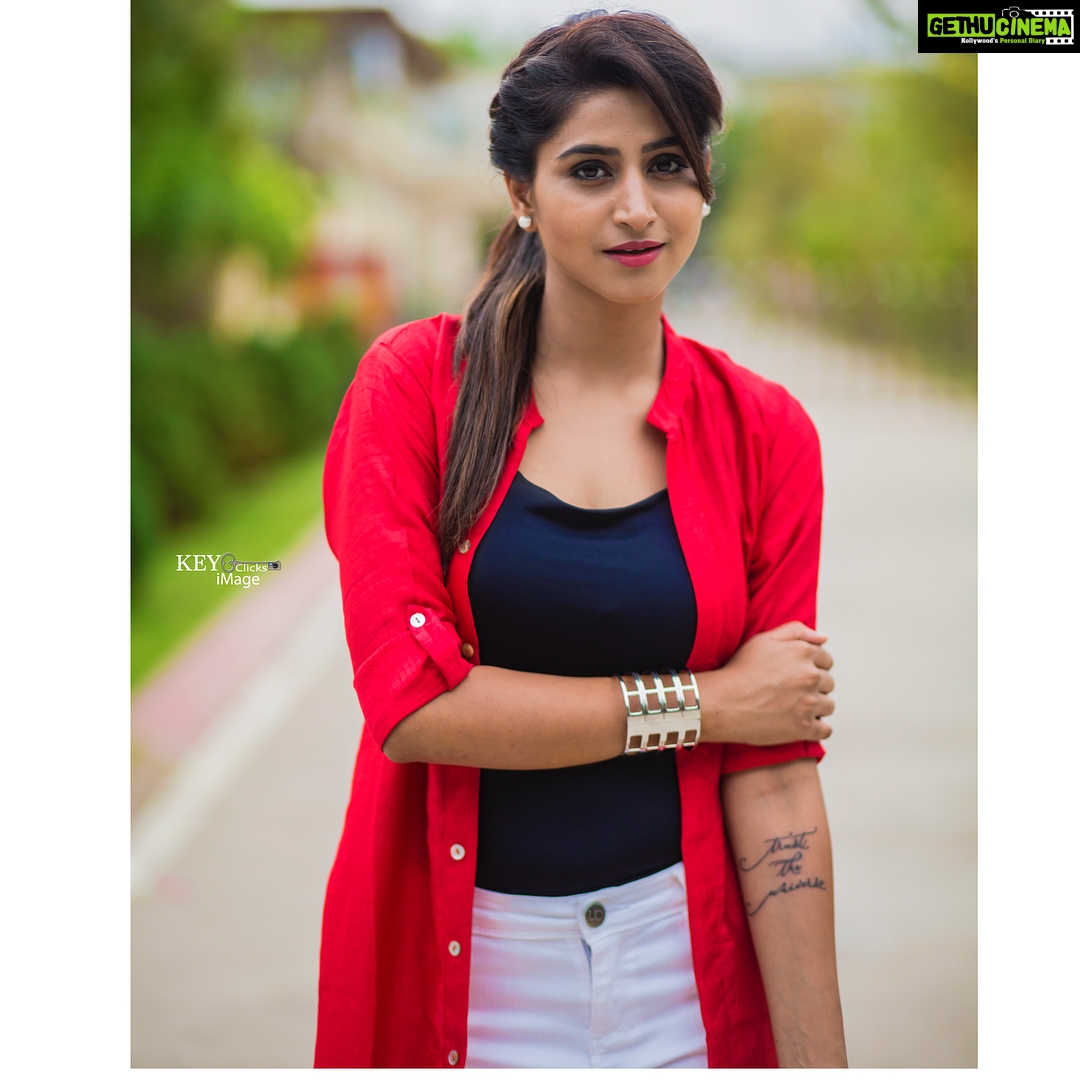Varshini Sounderajan Instagram - For @picknhook event in @rakhihills at #bhimavaram Costume n styling n accessories @rakhihills Footwear @inc. PC @chinthuu1132 Bhimavaram