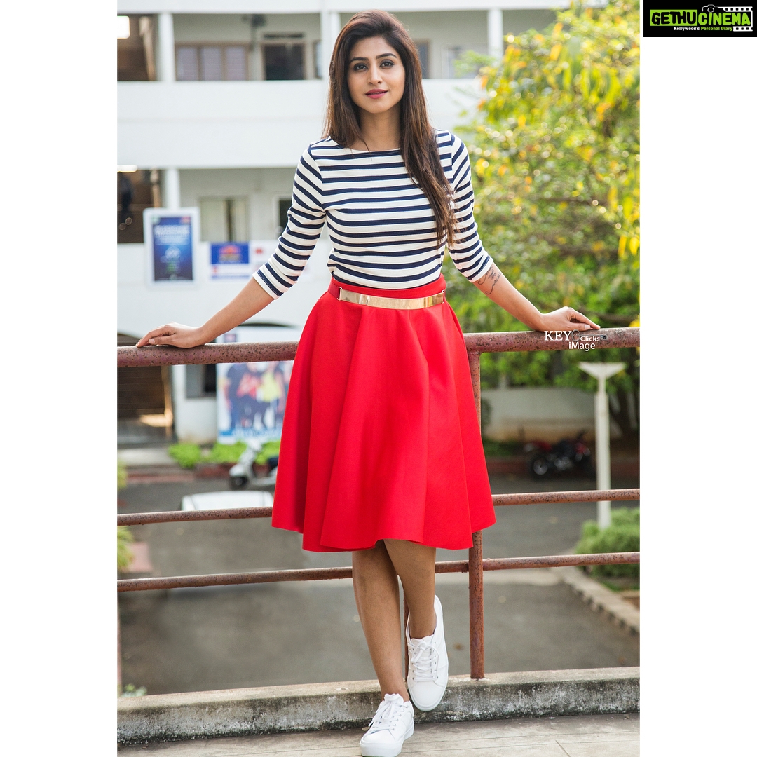 Varshini Sounderajan Instagram - Wearing @rakhihills for an event @picknhook in @Rajahmundry Costume accessories n styling @rakhihills Footwear @Zara PC @chinthuu1132