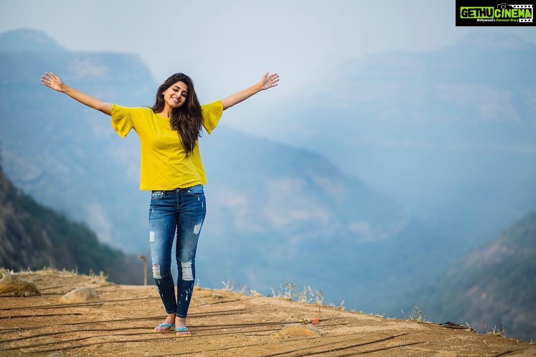 Varshini Sounderajan Instagram - Holiday! #lonavala #quicktrip #peace #fun #lovinglifemore #happyphase. PC @chinthuu1132 Lonavala