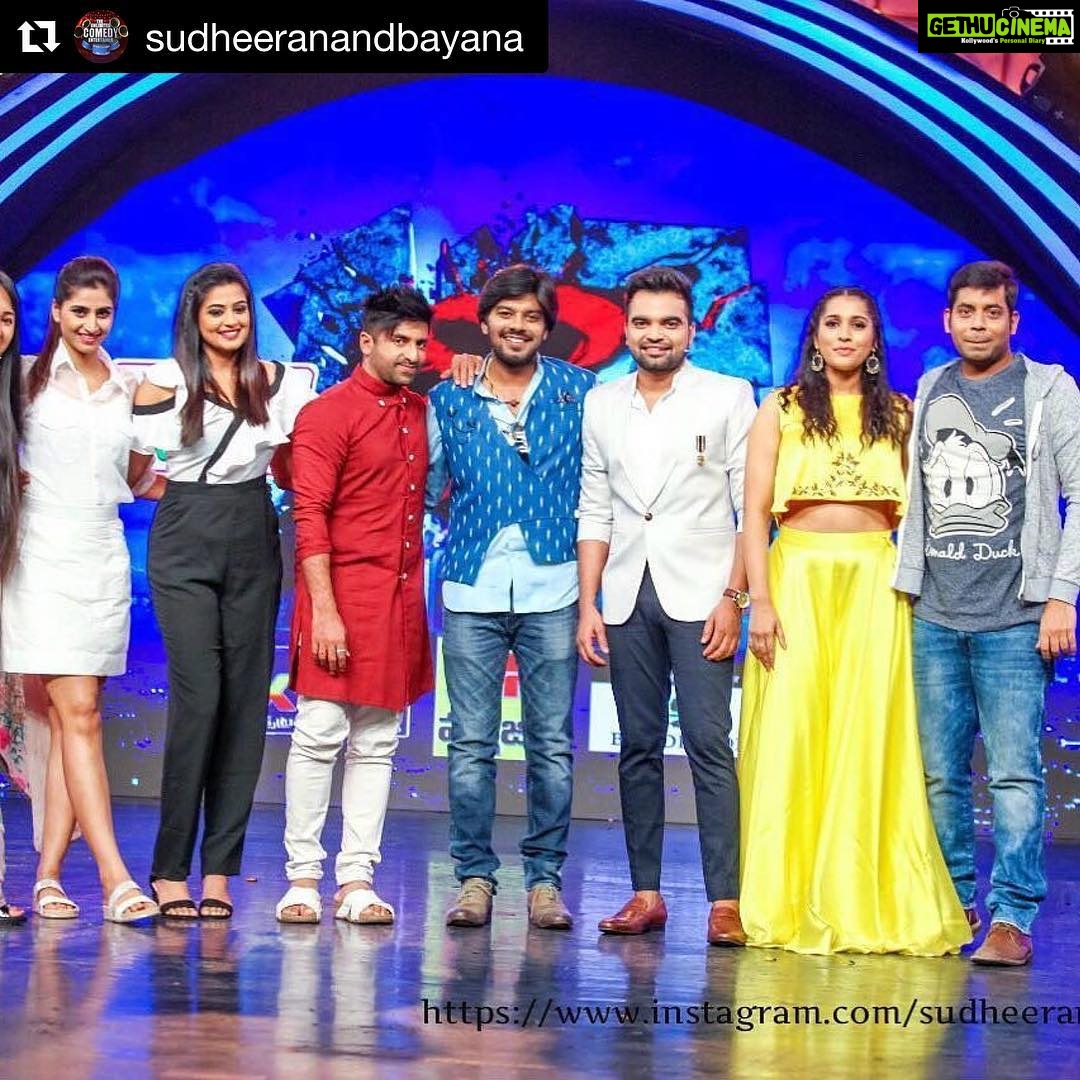 Varshini Sounderajan Instagram - Yes it’s #dheefamily my fav people❤️ @pillumani @mirchi_rj_hemant @rashmigautam @sudheeranandbayana @pradeep_machiraju