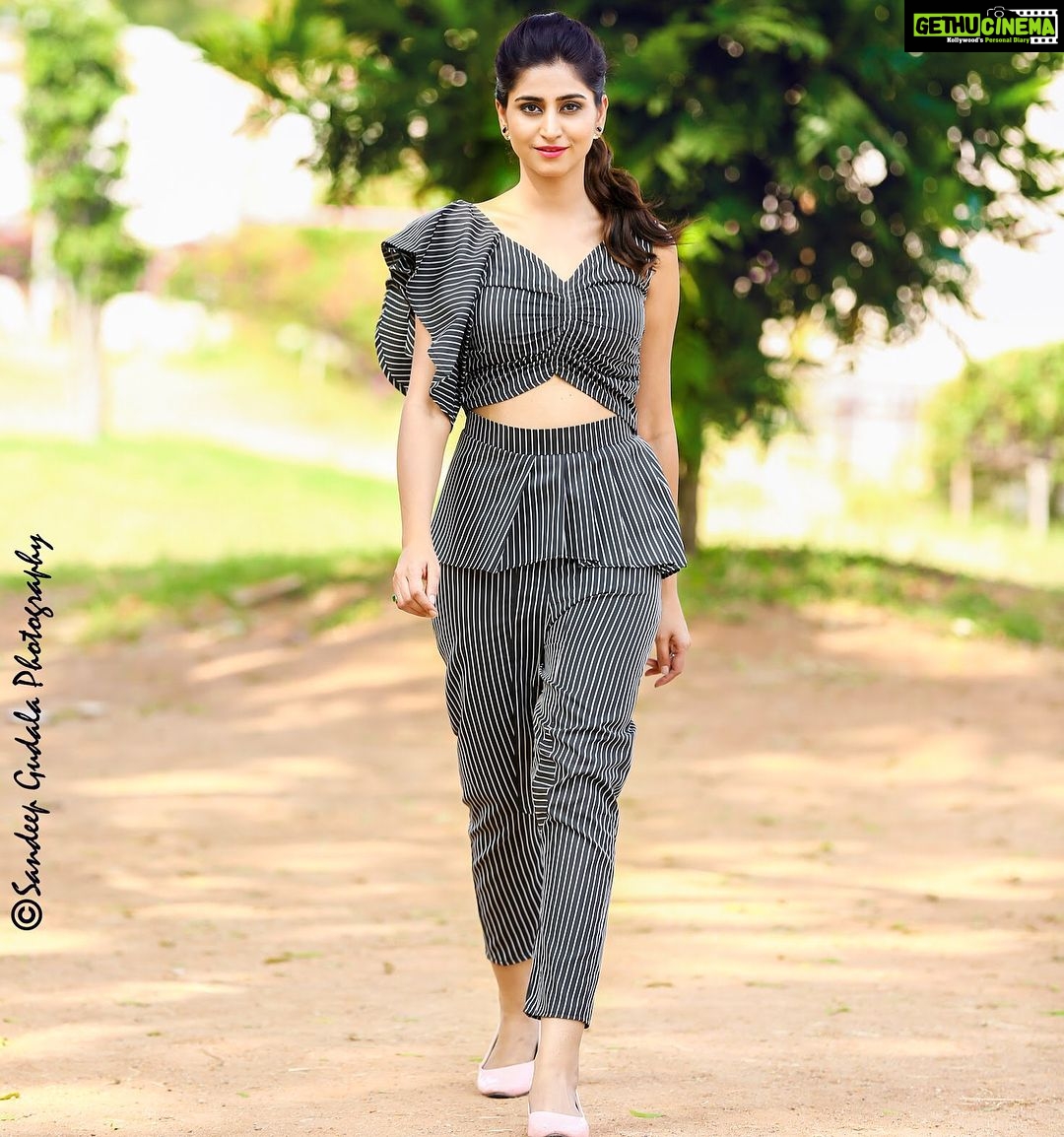 Varshini Sounderajan Instagram - For #dhee10 tonight in @dhiyuu @varun_rao_v PC @sandeepgudalaphotography #etv