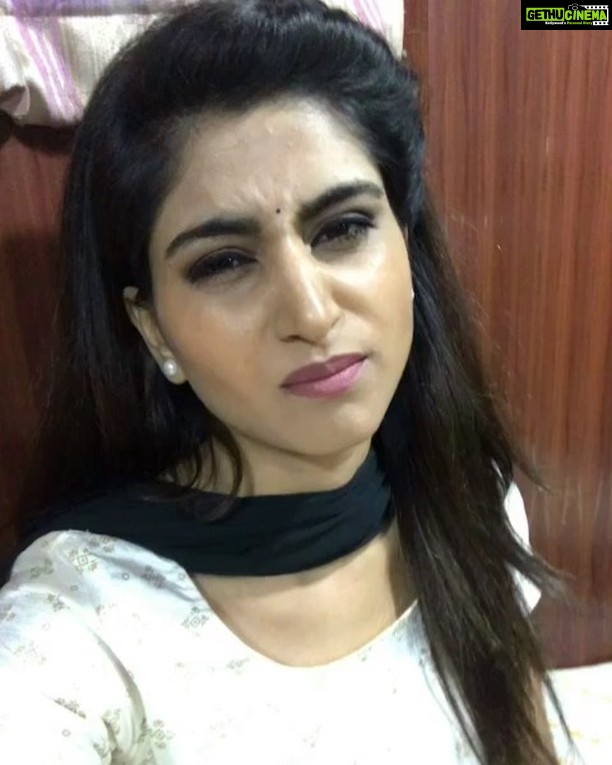 Varshini Sounderajan Instagram - When therz no shot. #tympass #inbetweenshots #actorslife #dubsmashs 😆