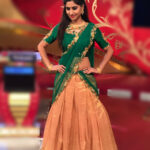 Varshini Sounderajan Instagram - For #starmahila in @sonyfashions_sonyreddy jewels by @adhistajewellery papa thank you soo much❤️